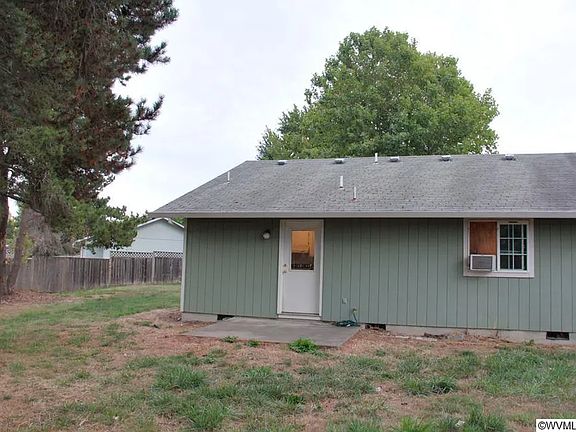 2nd image of 3267 SE Villa Pl