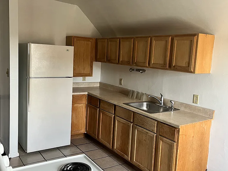 879 Main St #3 — Photo 4
