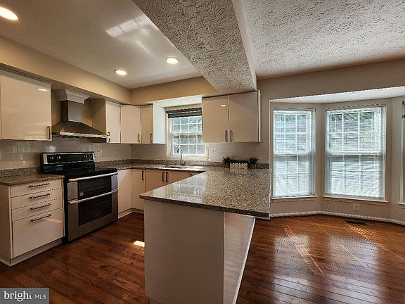 4th image of 13908 Bergenfield Dr