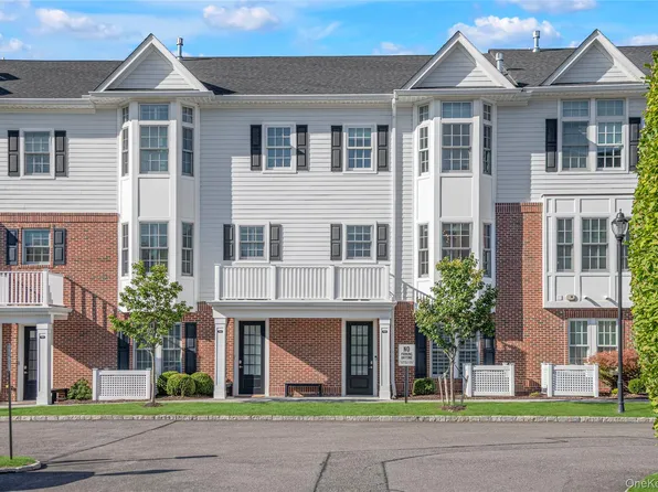 703 Mill Crk N, Roslyn, NY 11576
