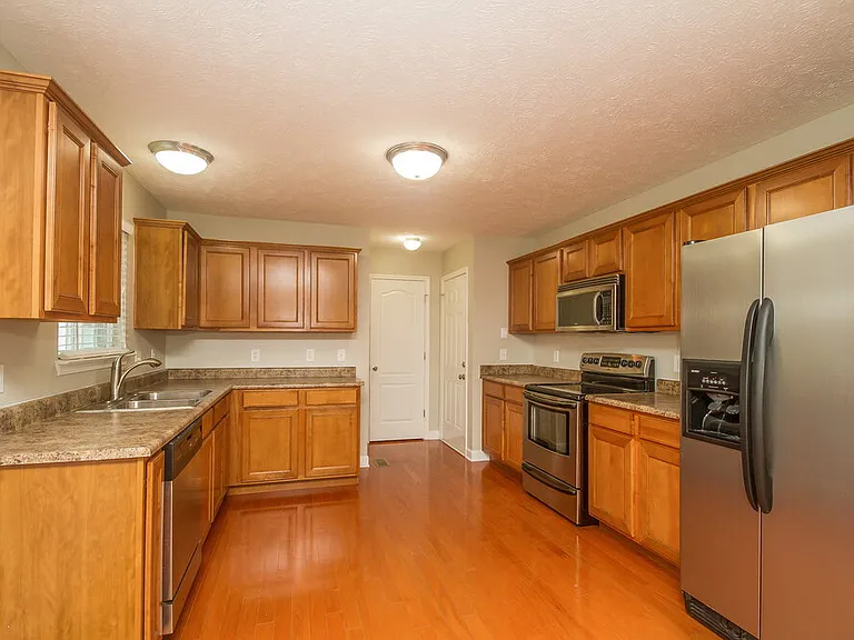 904 Summercrest Cv — Photo 4