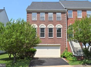 2926 Mainstone Dr, Fairfax, VA 22031
