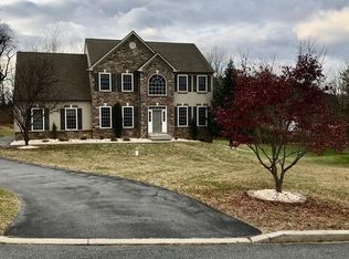 3628 Rip Ct, Slatington, PA 18080