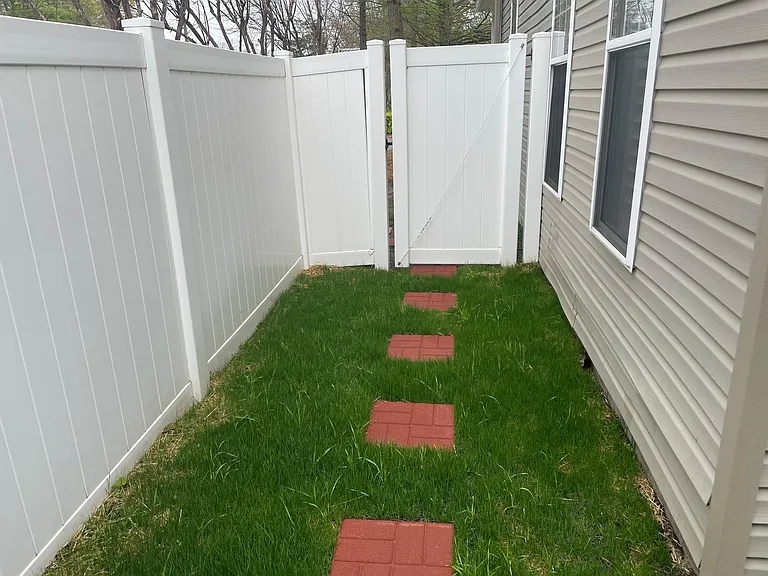 4725 Martinique Ct — Photo 33