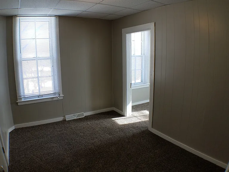 594 Jefferson St — Photo 15