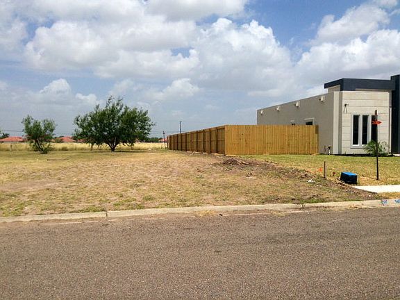 2nd image of 2604 Salamanca St