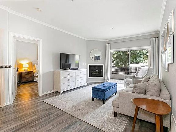 5th image of 300 N El Molino Ave Unit 204