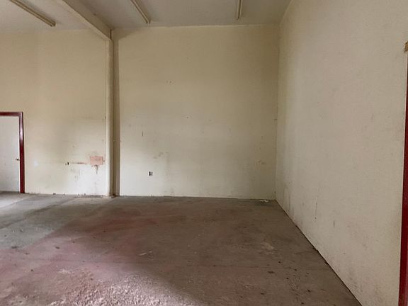 3rd image of 15220 Carrollton Blvd