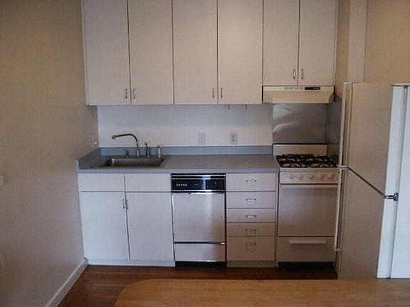 5th image of 3235 Gough St APT 203