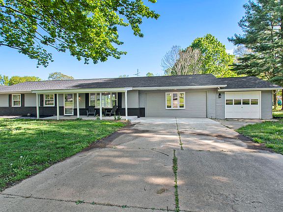 2nd image of 3119 Center Dr