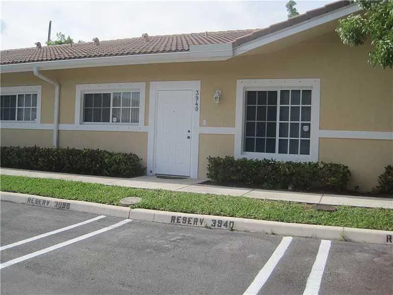 2 bed, 1000 sqft, $2,500 — Photo 3