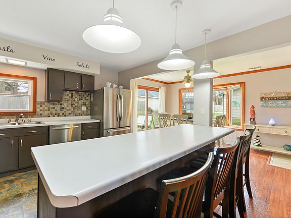 4th image of 28565 W Lindbergh Dr