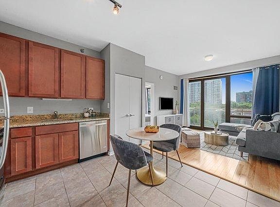 4th image of 1 E 8th St APT 304