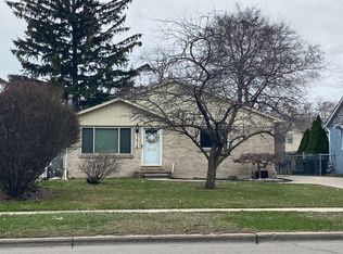 21916 E Ten Mile Rd, Saint Clair Shores, MI 48080