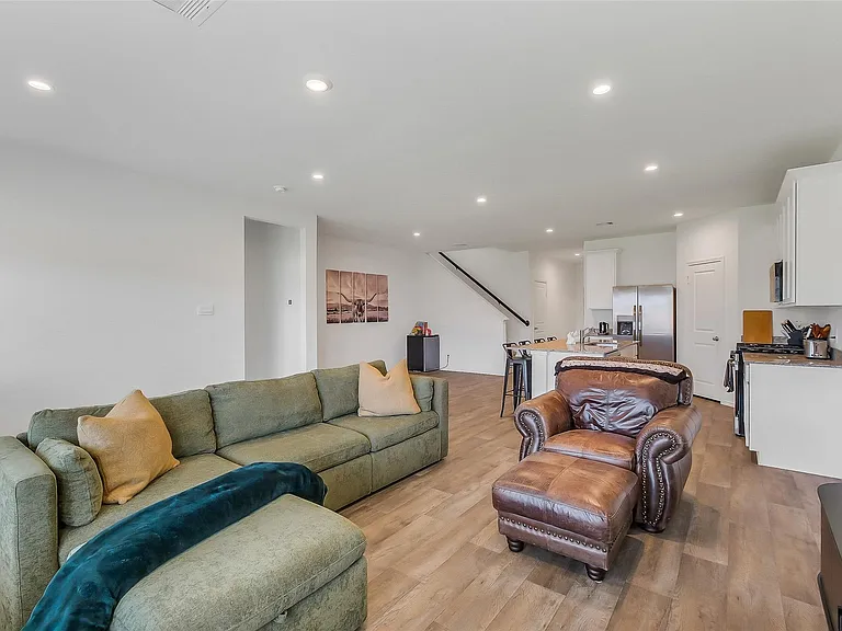 4210 Bromham Farms Dr — Photo 9