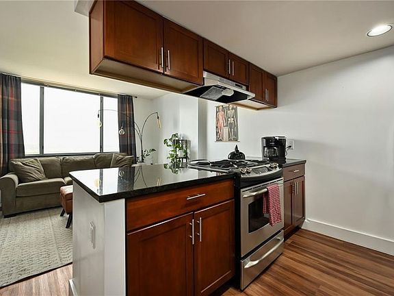 5th image of 600 E 8th St APT 12H
