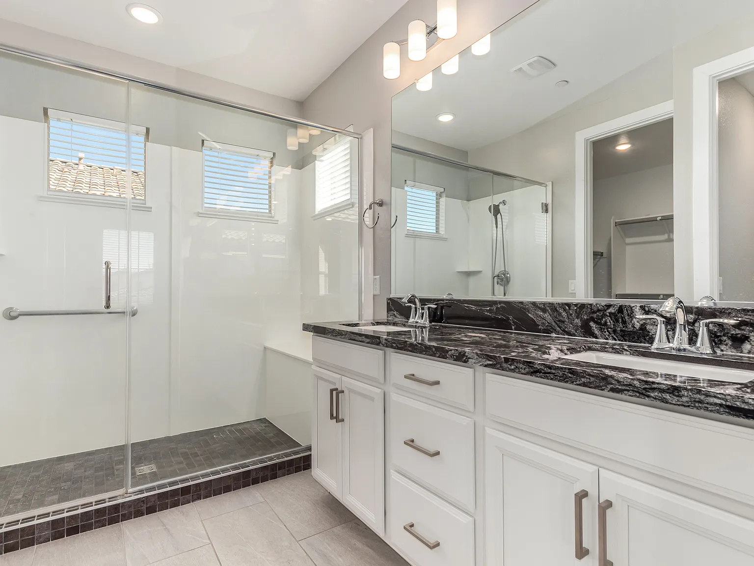 4 bed, 3.5 bath, 2100 sqft, $2,650 — Photo 4