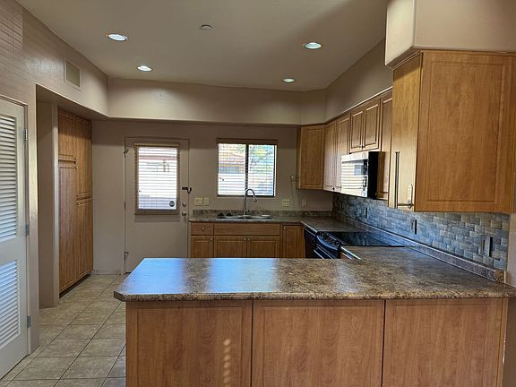 5th image of 1455 W Kilburn St Unit 1103