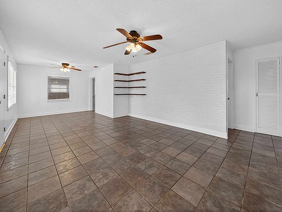 4th image of 2704 Brentwood Dr