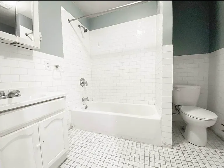 551 Graham Ave #2L — Photo 9