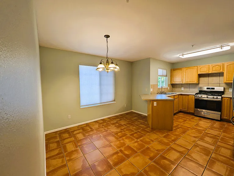 460 1/2 E Scenic Dr — Photo 7