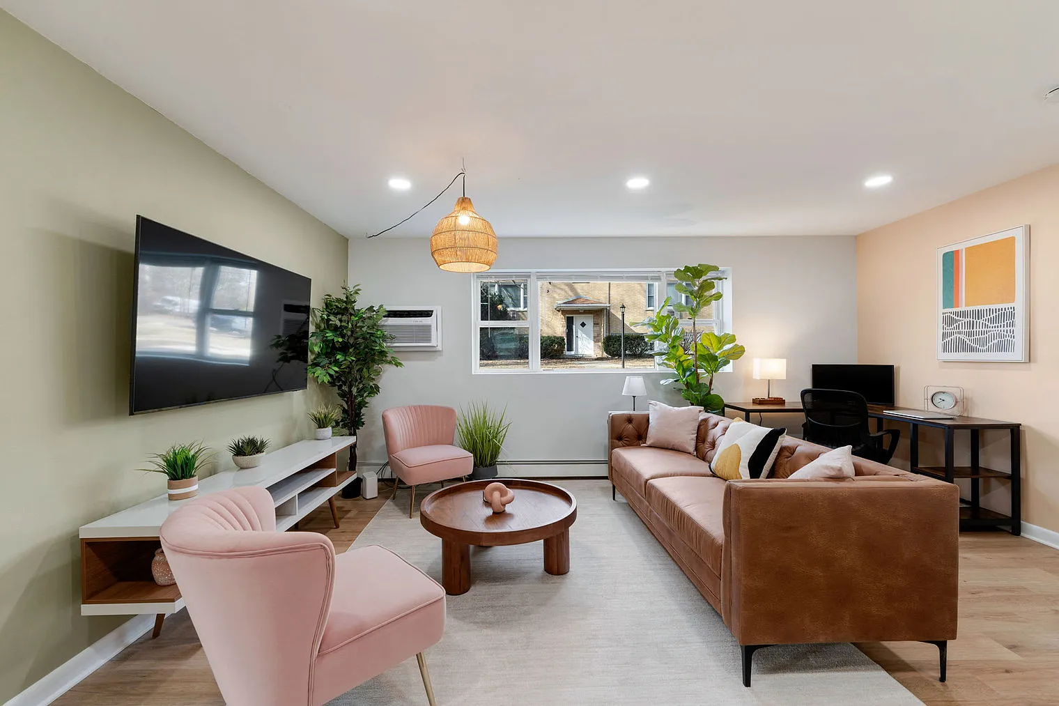 1 bed, 1.0 bath, 893 sqft, $3,223 — Photo 1