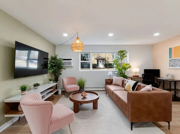 1016 E Division St #Id1057423p, Lombard, IL 60148