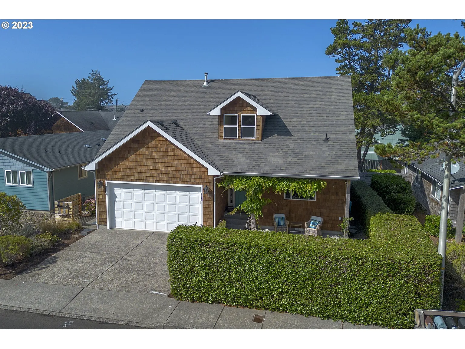 1642 S Edgewood St photo 1
