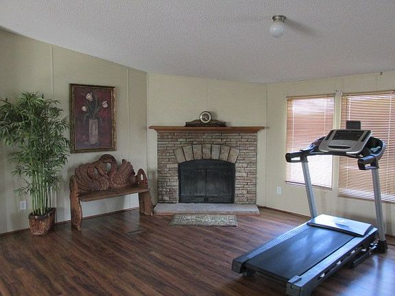 3rd image of 226 County Road 409
