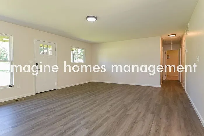 223 Sandalwood Dr — Photo 3