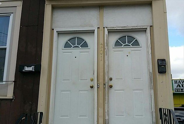 2nd image of 201 Sherman St
