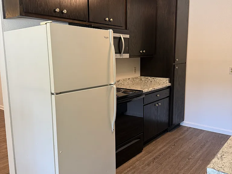 640 Reeds Ave #B — Photo 10
