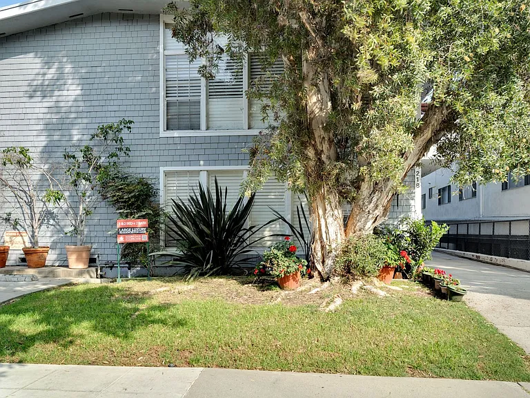 218 S Gale Dr — Photo 23