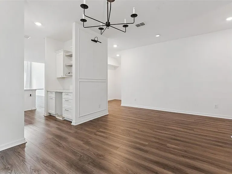 756 Steerview St — Photo 11