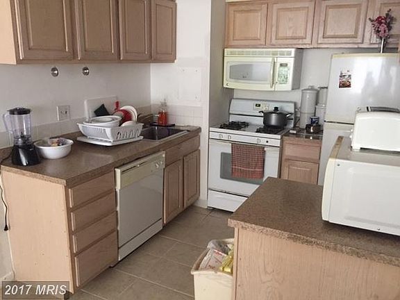 3rd image of 4410 Briarwood Ct N APT 5