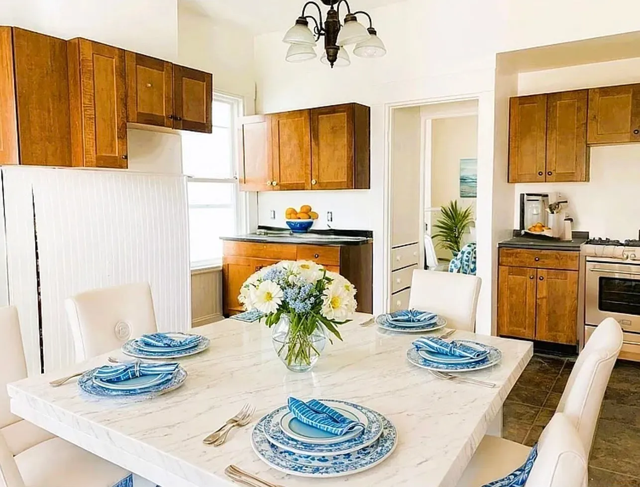 6 bed, 2488 sqft, $6,500 — Photo 4