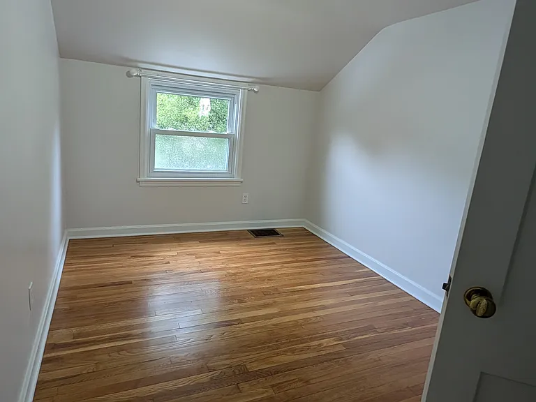 207 Elizabeth Dr — Photo 10