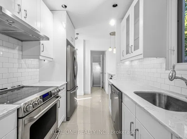 603 Spadina Rd, Toronto, ON M5P 2X1