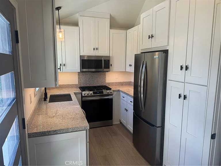 820 Saint Clair St #1 — Photo 6