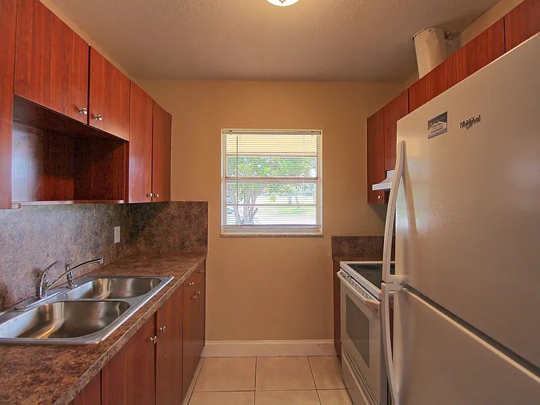 1045 Miami Blvd #A — Photo 12