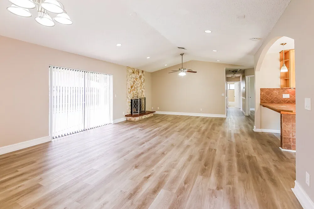 3 bed, 2.0 bath, 1657 sqft, $3,300 — Photo 4