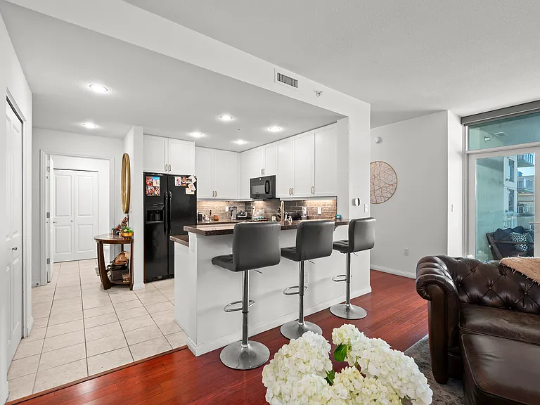 850 Beech St #820 — Photo 22