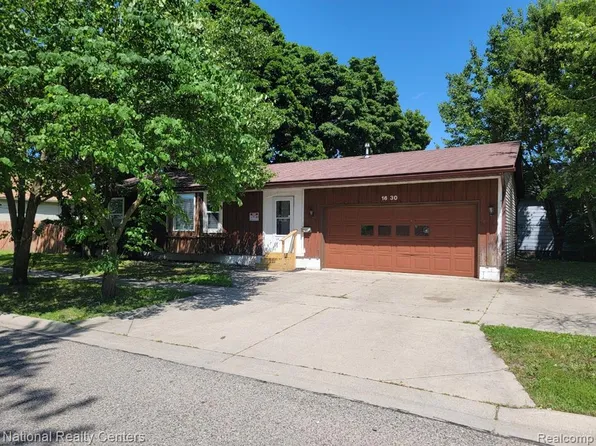 1630 9th St, Port Huron, MI 48060