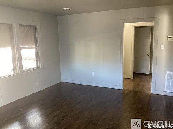 5th image of 1420 Washington St
