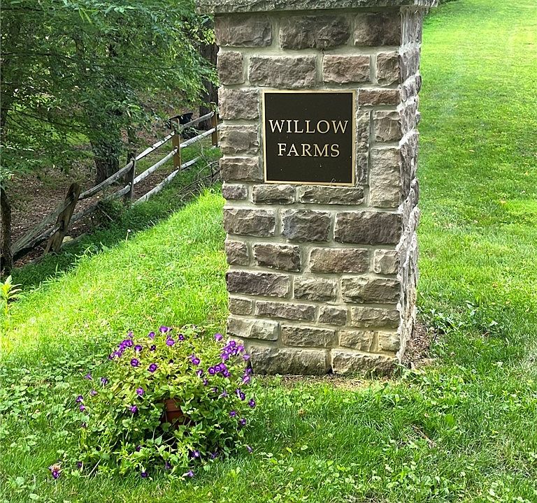 1st image of 6 Willow Farms Ln