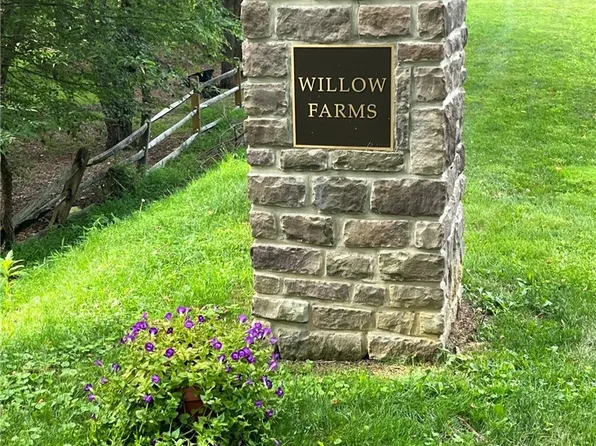 131 Willow Farms Ct, Pittsburgh, PA 15238