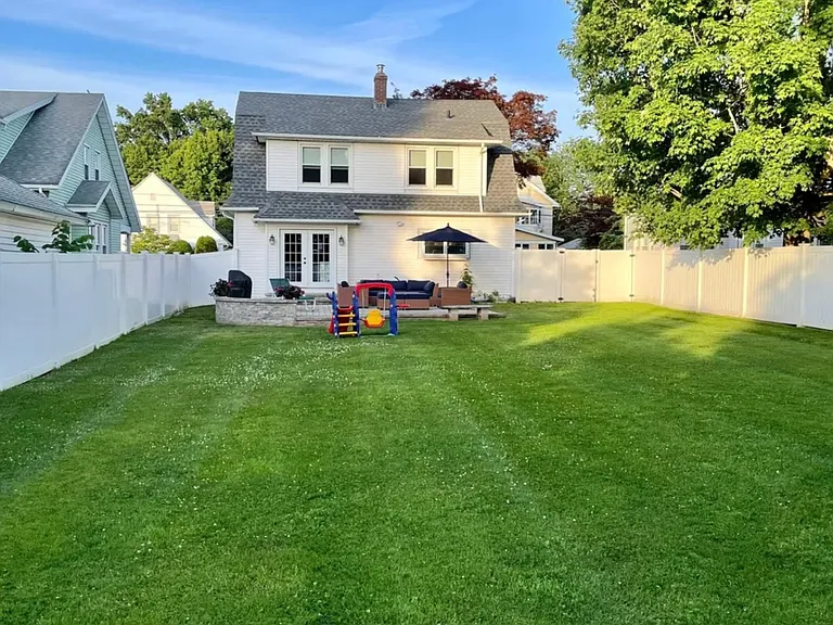 19 Jessamine St — Photo 11