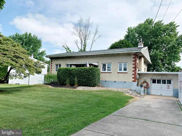 563 Durham Rd, Langhorne, PA 19047