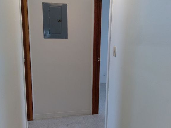 5th image of 218 Wyandotte St E Floor 2
