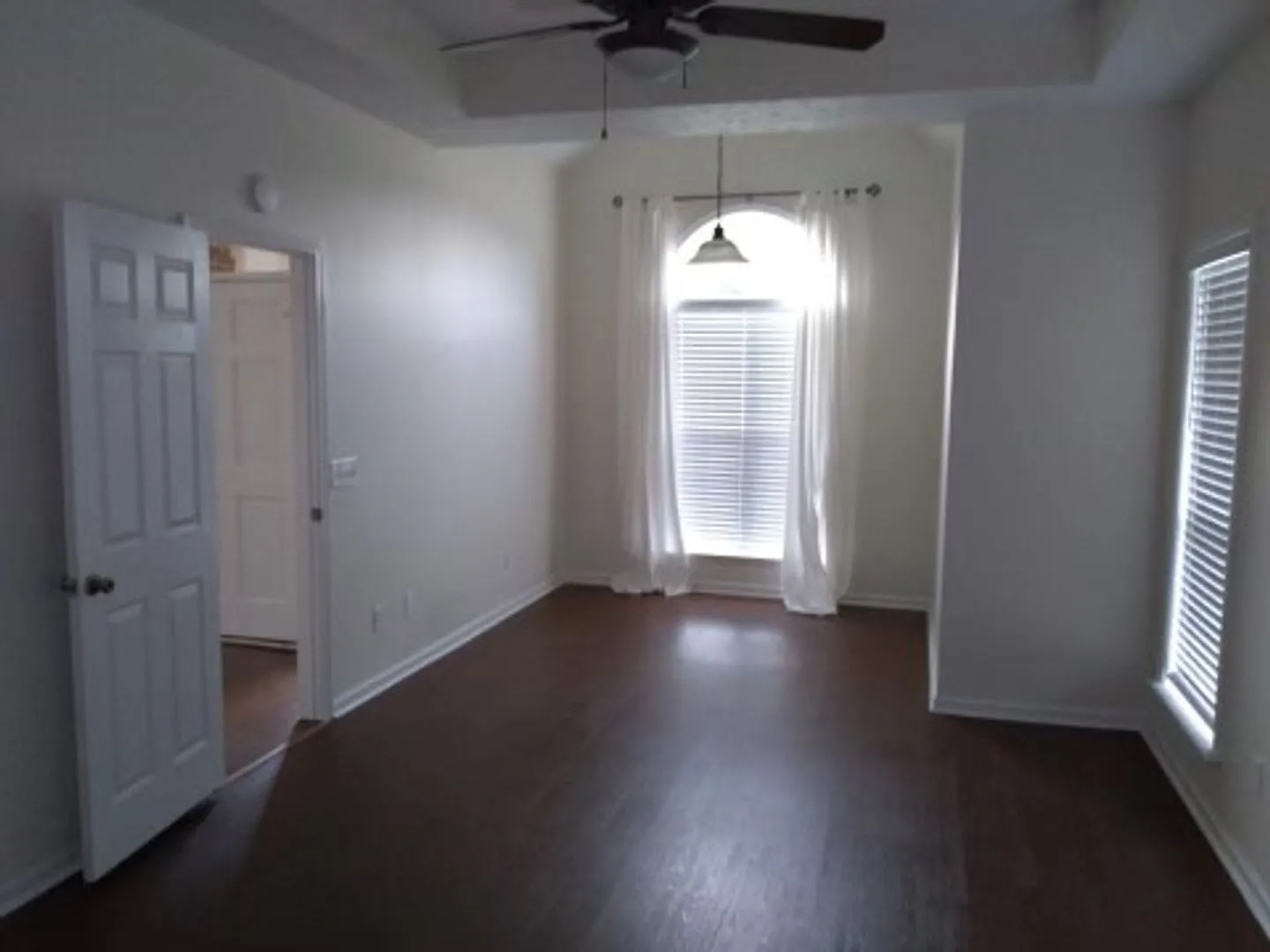 Renovated 3 Bedroom 2 Bath Home for Rent with 2 Car Garage! — Photo 2